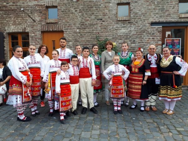 Tanzgruppe bulgarischer Roma -Kinder